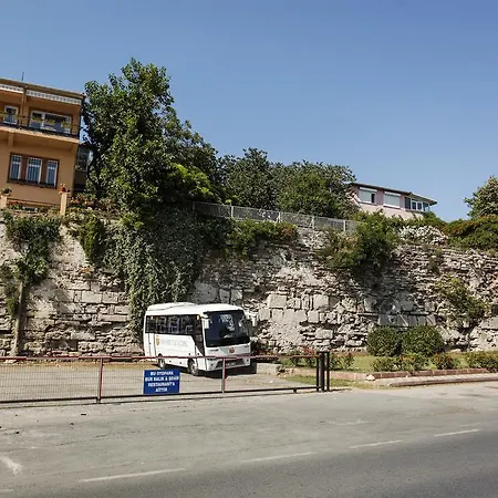 Sultanahmet Gardens